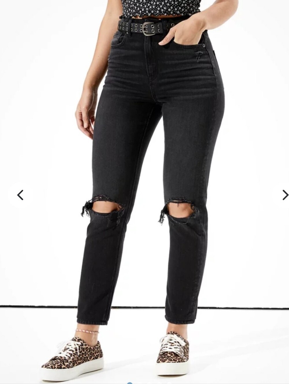 American Eagle Strigid High Waist Ripped Mom Jeans Pants